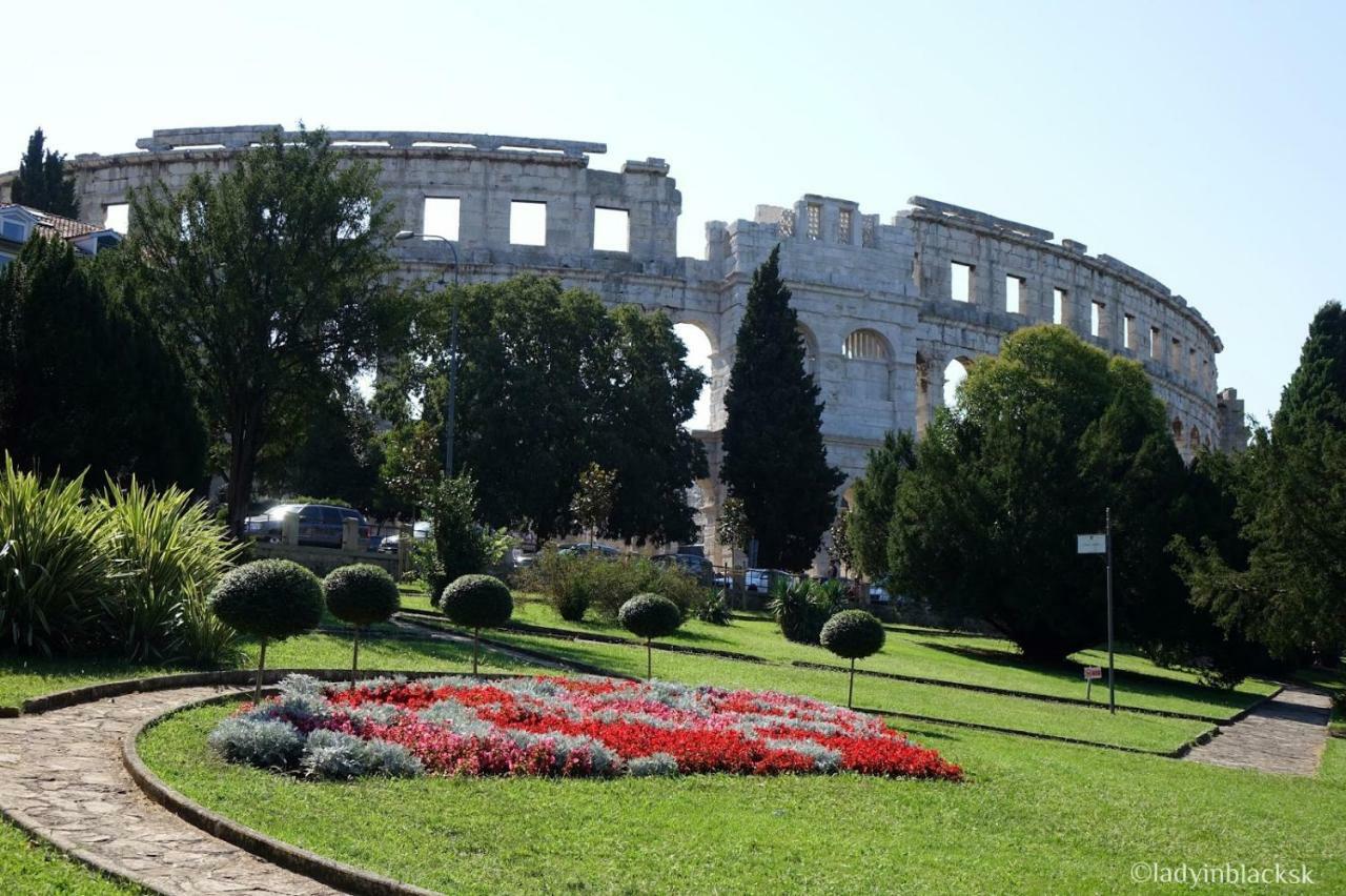 Pietas Iulia Apartment Pula Exterior photo